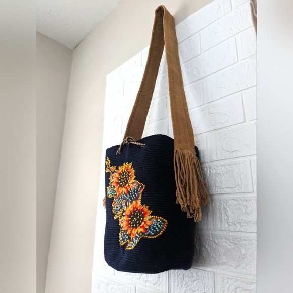 SOLD / Authentic Wayuu Bag / Handmade Bags/ Sunflower 🌻 - Picture 7 of 9